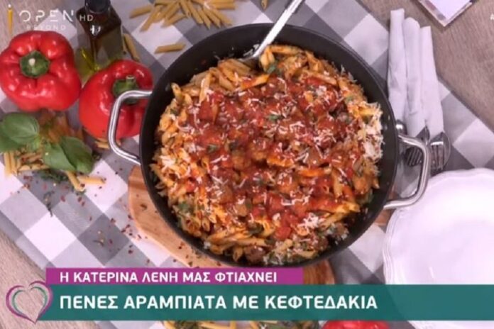 Πένες αραμπιάτα με κεφτεδάκια από την Κατερίνα Λένη (video)