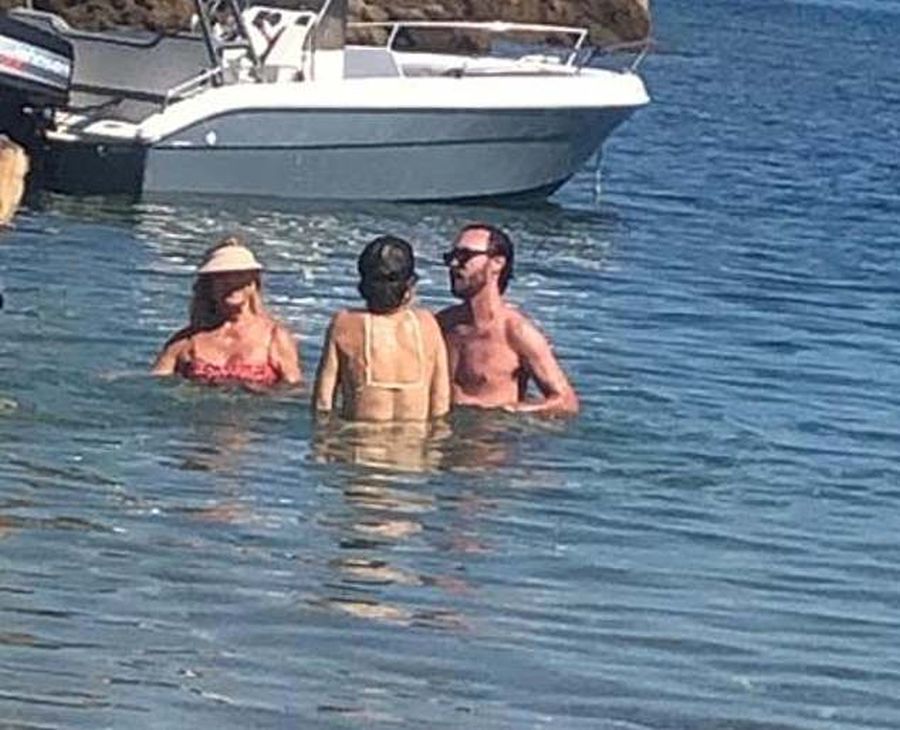 44209557 9684985 Relaxing trip Kate Goldie and Danny lingered in the warm sea as m 54 1623685286766