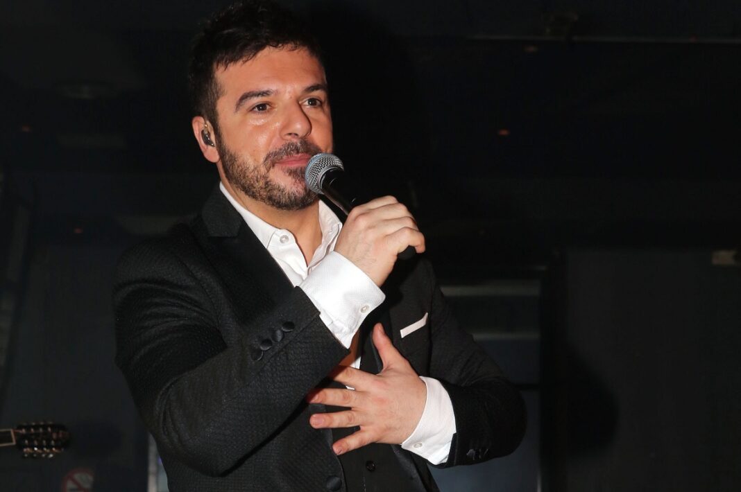 Υπέγραψε «δυνατό» συμβόλαιο ο Τριαντάφυλλος – Δείτε το επόμενο επαγγελματικό του βήμα (video)
