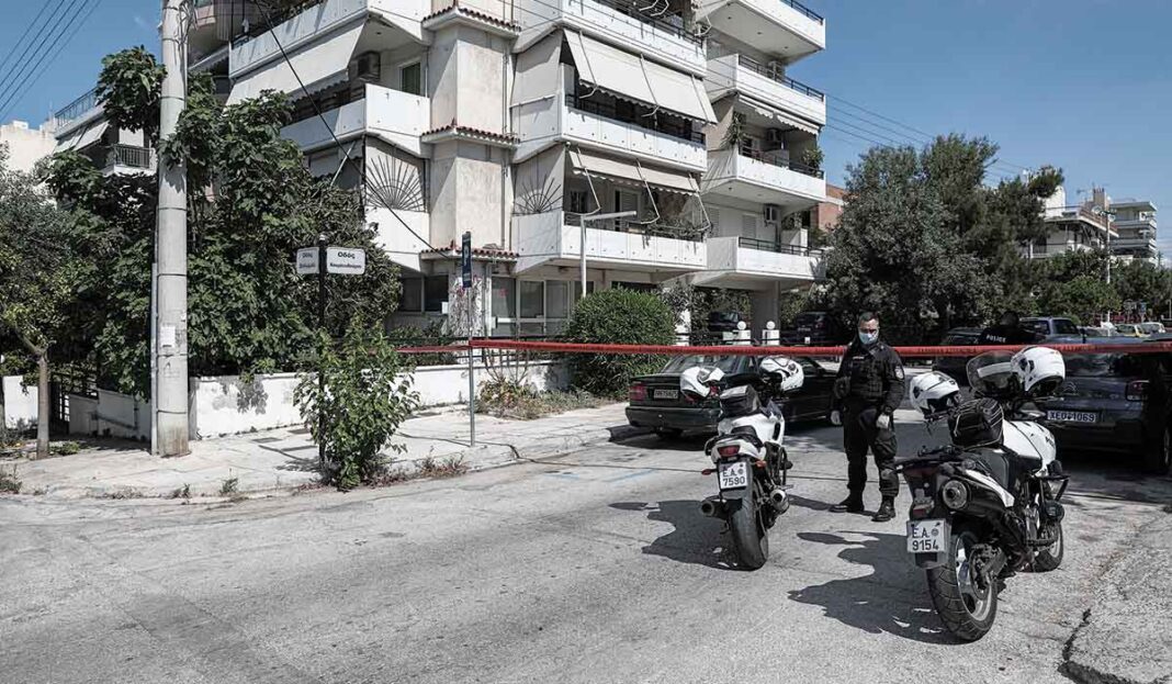 «Πυρά» σε πολυκατοικία στον Άλιμο όπου μένει άνδρας της ΔΙΑΣ