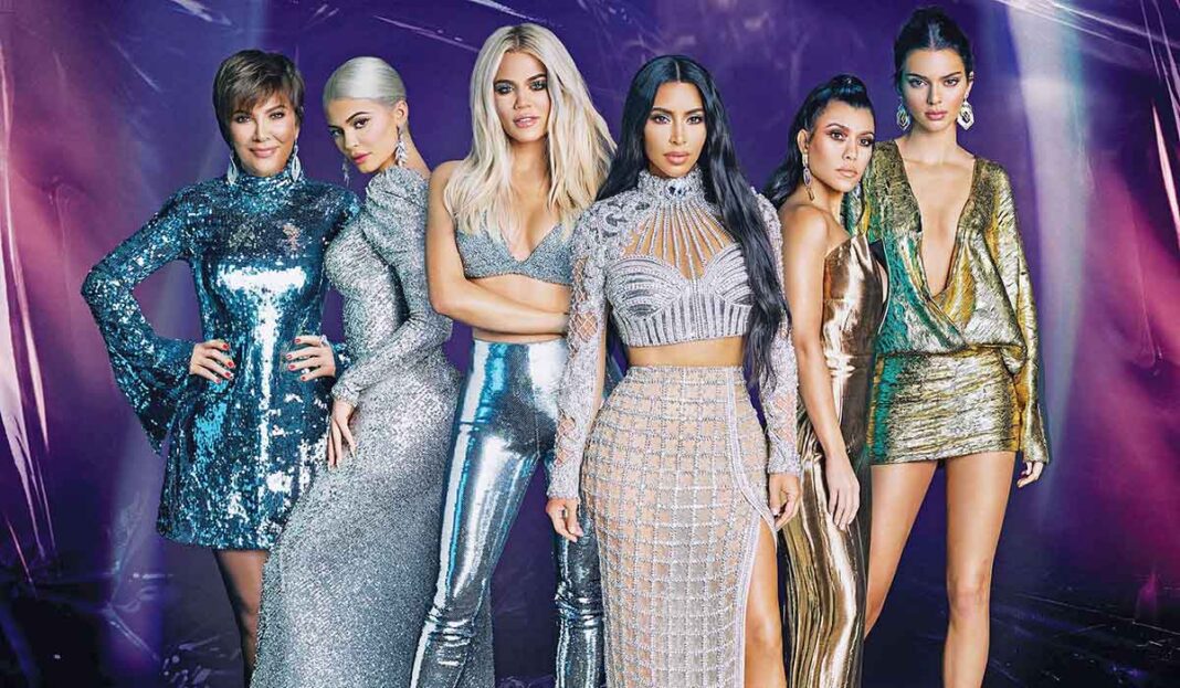 «Keeping up with the Kardashians»: Τα γυρίσματα σε βίλες άλλων, τα πλάνα που έσβηνε η Κιμ και οι σκηνές με iPhones