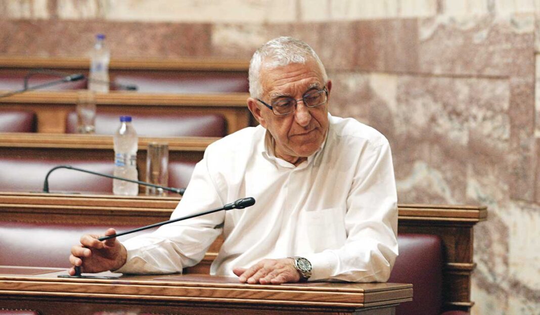 Νικήτας Κακλαμάνης: «Μου λείπει ένα πιάτο ζεστό φαγάκι από τα χέρια της μητέρας μου»
