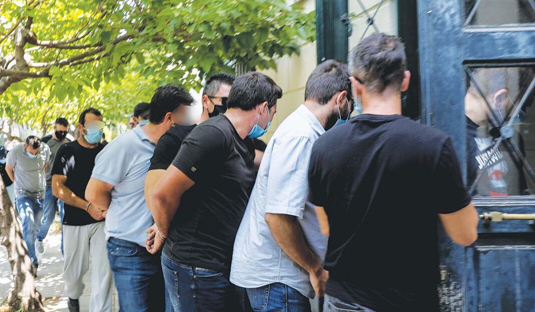 Ο κάπτεν «φάντασμα» και οι μαφιόζοι- Άφαντος ο εφοπλιστής που εμπλέκεται στη δολοφονία της συζύγου του Κορφιάτη