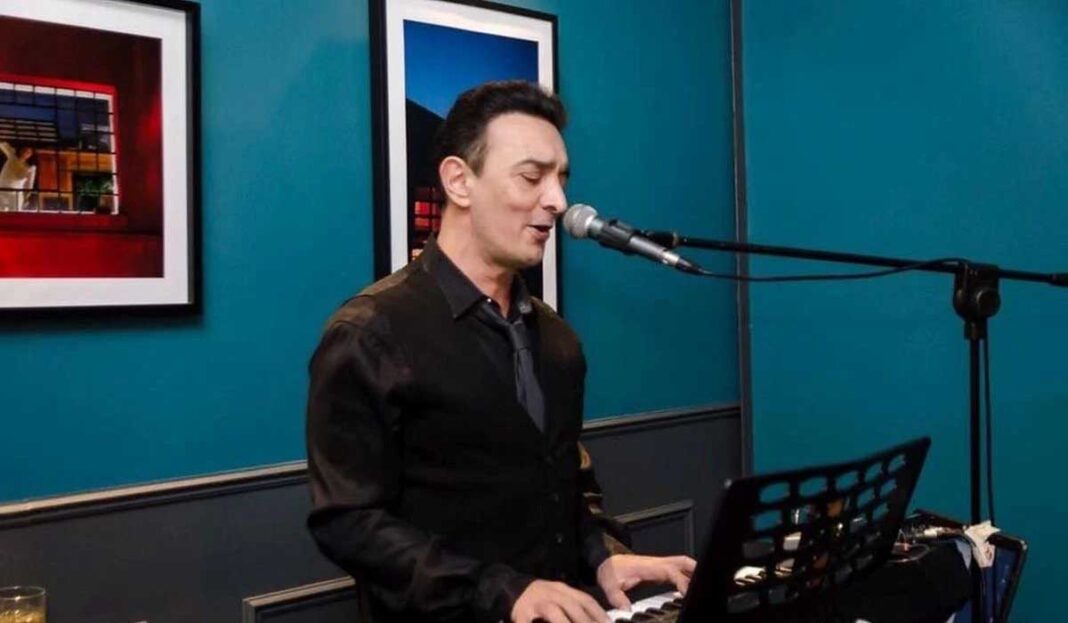 Δήμος Μπέκε: Εξομολογήσεις ζωής για την Eurovision, τους One, την κατάθλιψη και τις συνεργασίες που τον έκαναν να ξεχωρίσει