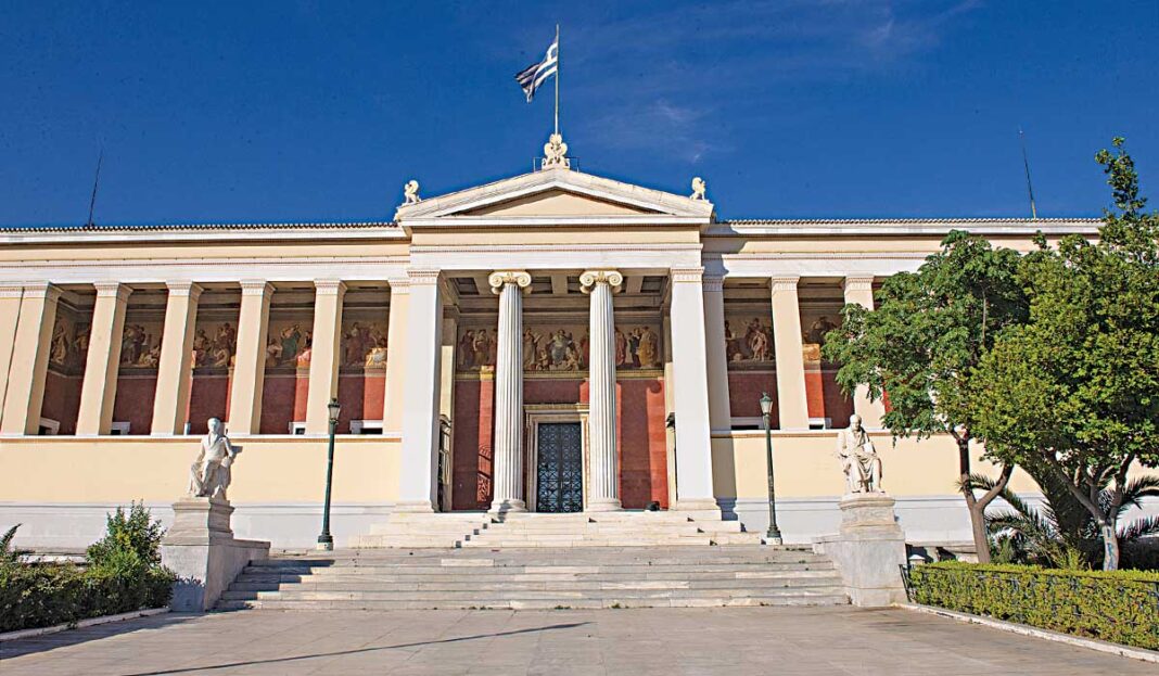 Σάλος με καθηγητή του Πανεπιστημίου Αθηνών που ζητούσε γυμνές φωτογραφίες φοιτητριών