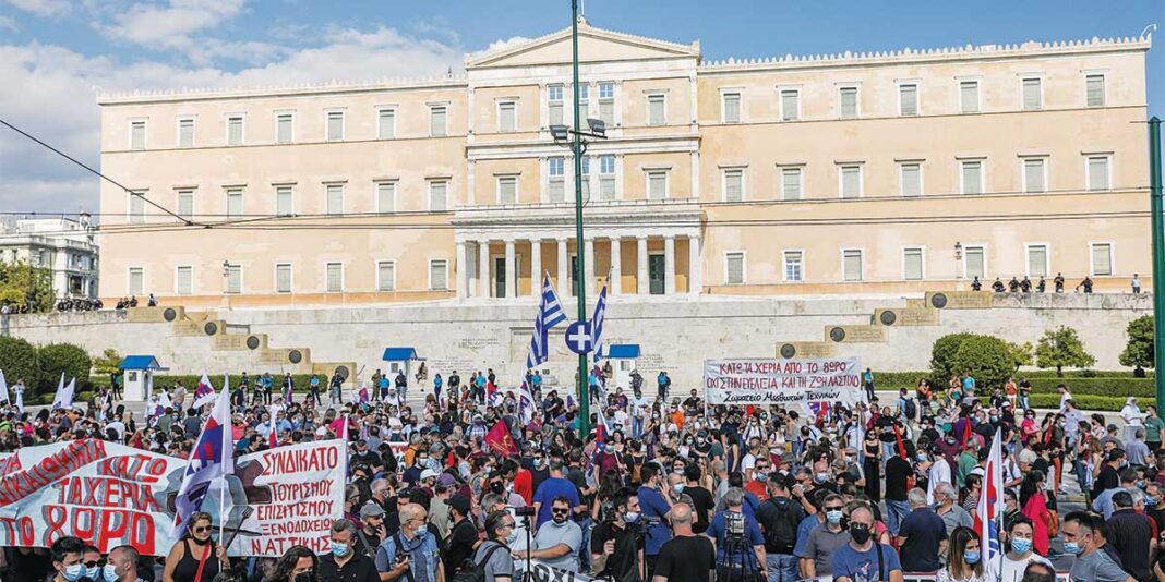 Εργαζόμενοι και συνδικάτα έδωσαν χθες τη δική τους μάχη στους δρόμους για να μην εφαρμοστεί το νομοσχέδιο Χατζηδάκη