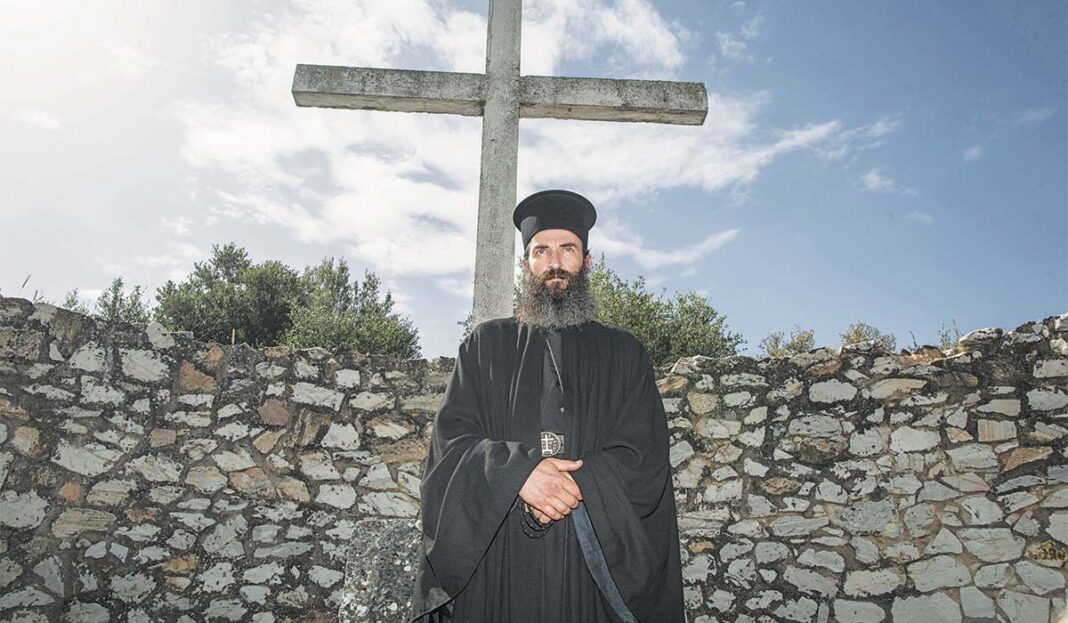 Ο Άρης Σερβετάλης βάζει πλώρη για τις «Άγριες μέλισσες»