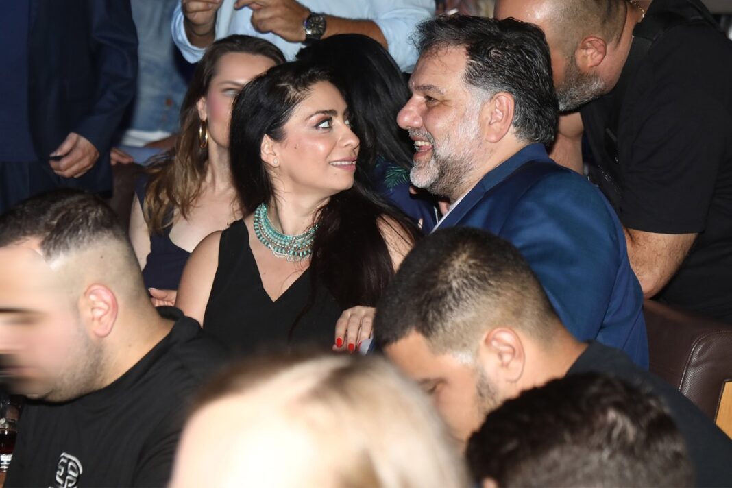 Γρηγόρης Αρναούτογλου – Νάνσυ Αντωνίου: Βραδινή έξοδος για το ζευγάρι (φωτο)