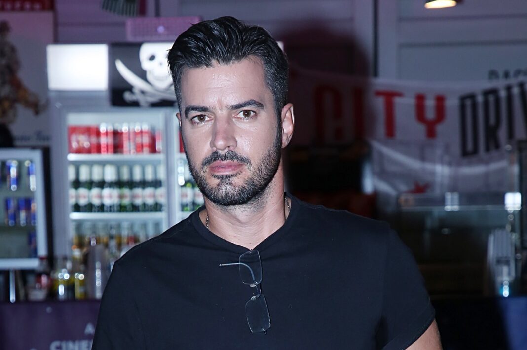Γιάννης Τσιμιτσέλης: Παραλίγο να πέσει θύμα της δημοσιογράφου με τα «μαϊμού» ταξίδια