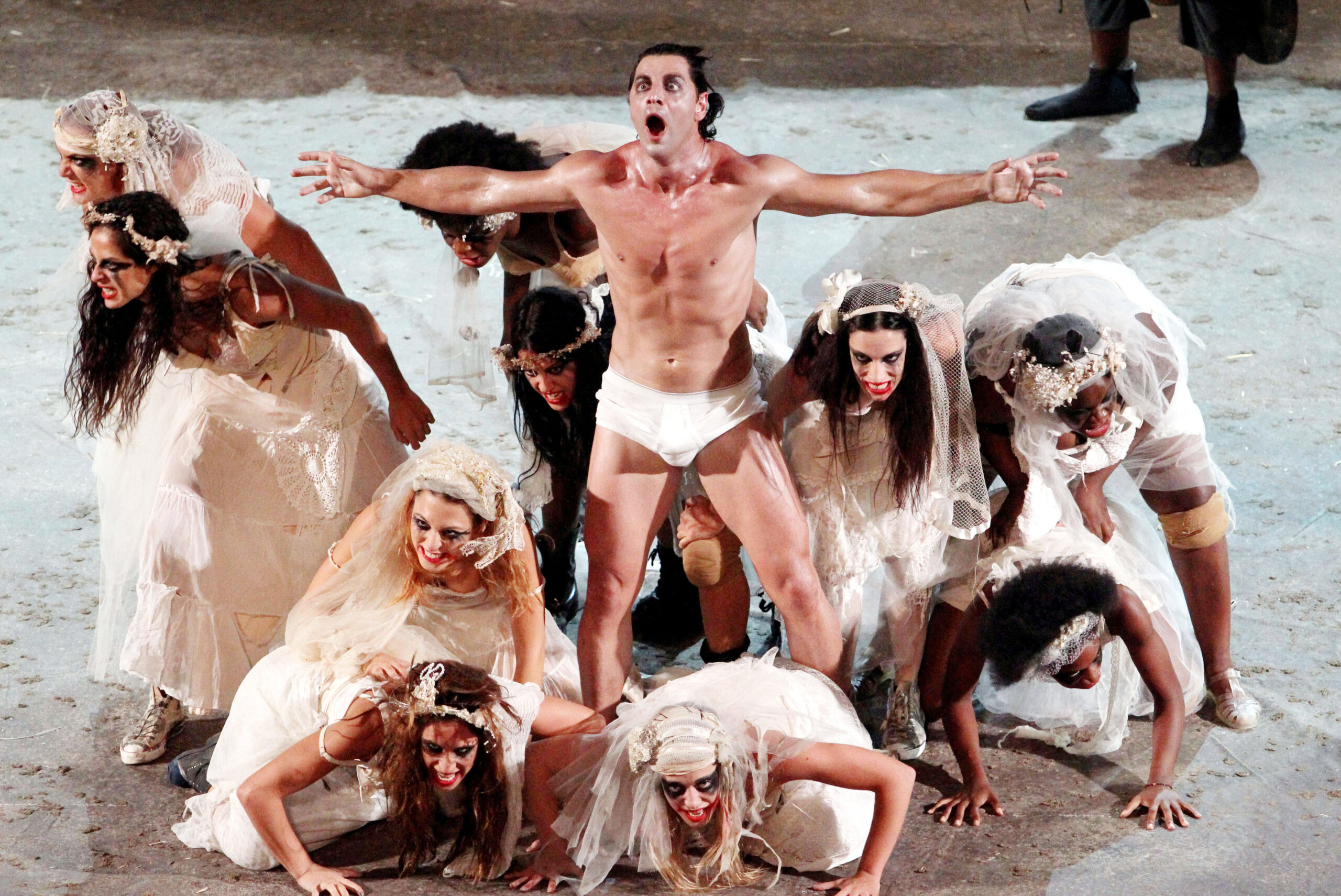 «Πώς εν μια νυκτί ο Ρουβάς γίνεται πρωταγωνιστής και μπορεί να παίξει αρχαία τραγωδία;»