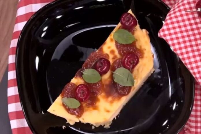 Cheesecake με μέλι και σάλτσα φράουλας (video)