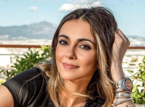Αγγελική Δαλιάνη: Συνεχίζει τις βουτιές – Οι πόζες με λευκό μπικίνι