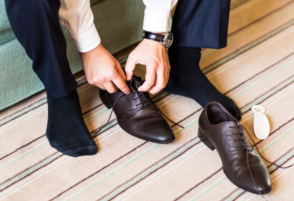 Τα κομψά παπούτσια είναι ένα αναπόσπαστο μέρος από τον σύγχρονο άνδρα. Τι υποδήματα αξίζει να φορέσουμε;