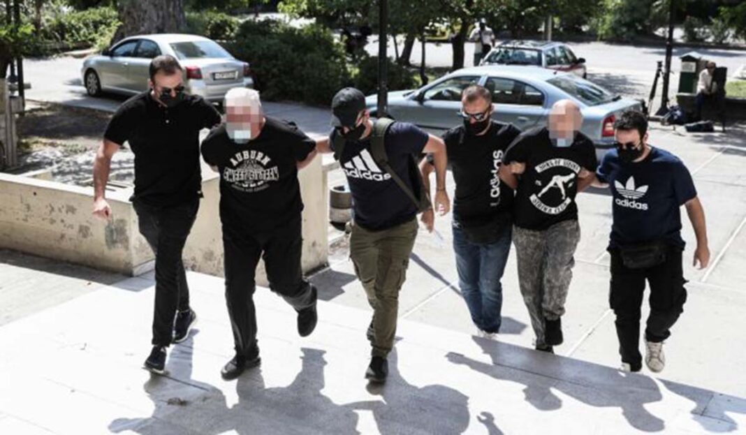 O πα-τέρας και ο αστυνομικός νταβατζής - Ο εφιάλτης 19χρονης στο διαμέρισμα-κολαστήριο στην Ηλιούπολη