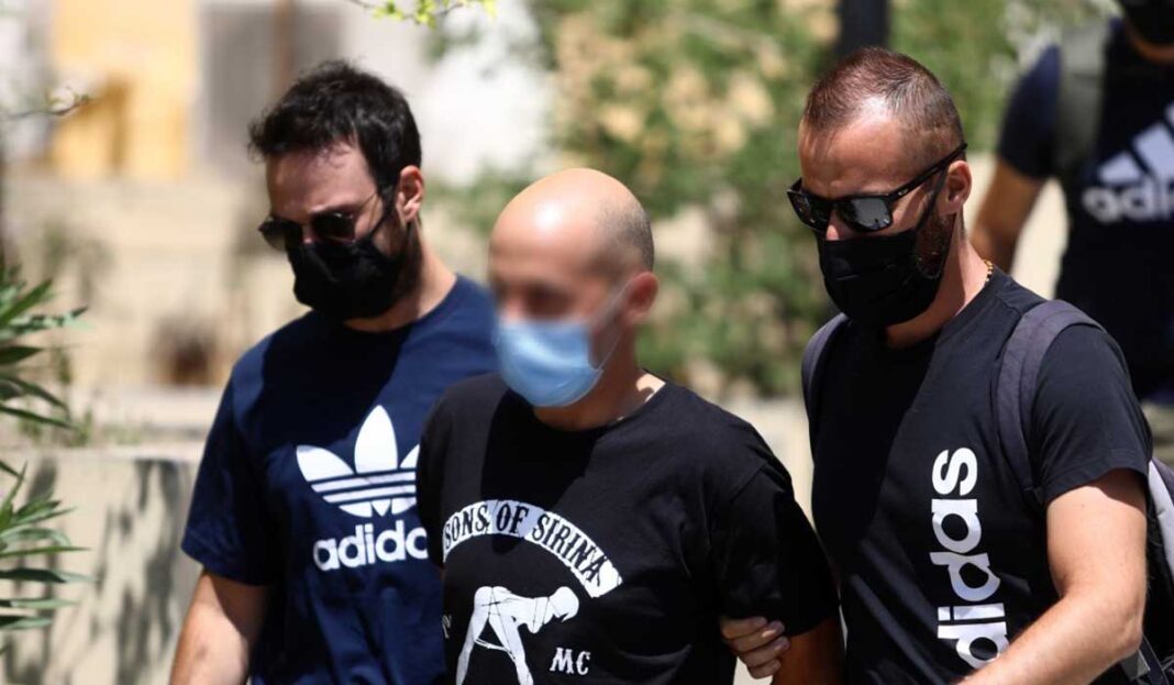 Φρίκη στην Ηλιούπολη: Τα περίεργα και ακριβά... γούστα του αστυνομικού που εξέδιδε τη 19χρονη