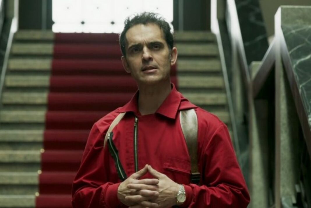 Στο Σύνταγμα για καφέ ο «Berlin» του «La Casa de Papel» (φωτο)