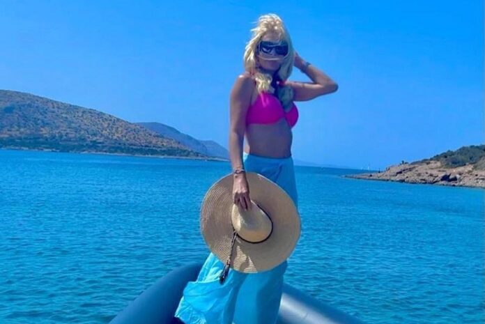 Η Ελένη Μενεγάκη ποζάρει με την 13χρονη κόρη της, Βαλέρια - Δείτε πόσο μοιάζουν