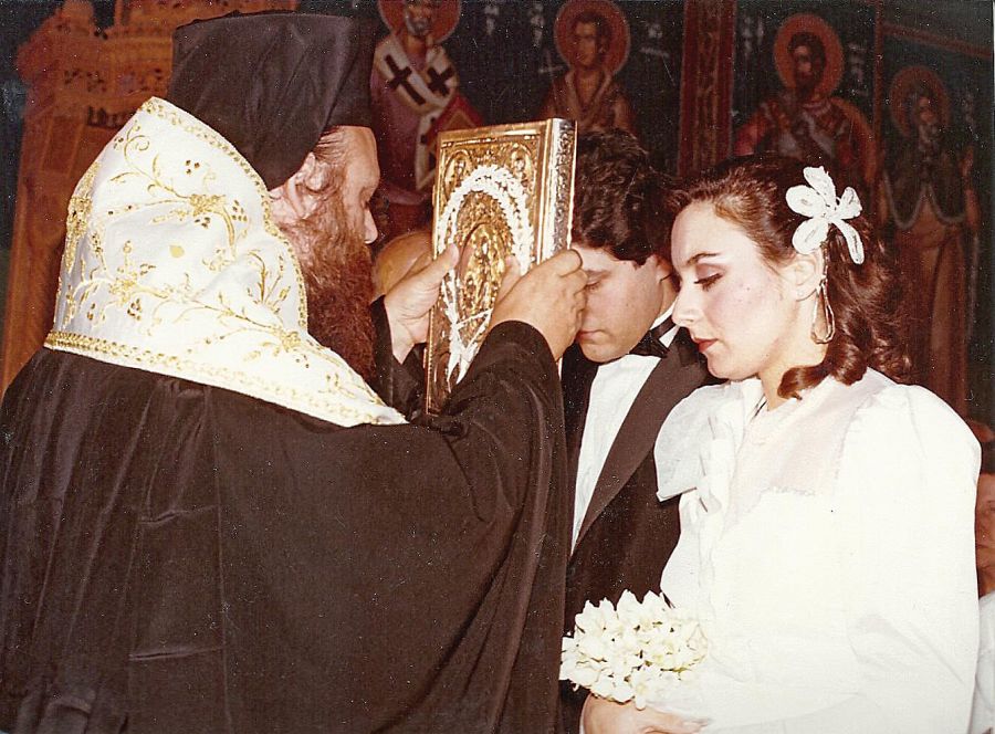 f6 στο γάμο της με ιερέα τον αρχιεπίσκοπο σήμερα Ιερώνυμο
