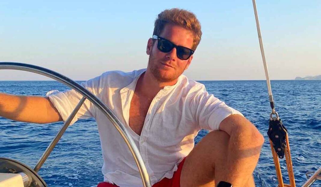 Ο James Καφετζής επέστρεψε στη Ρόδο σε ρόλο ξεναγού (video)