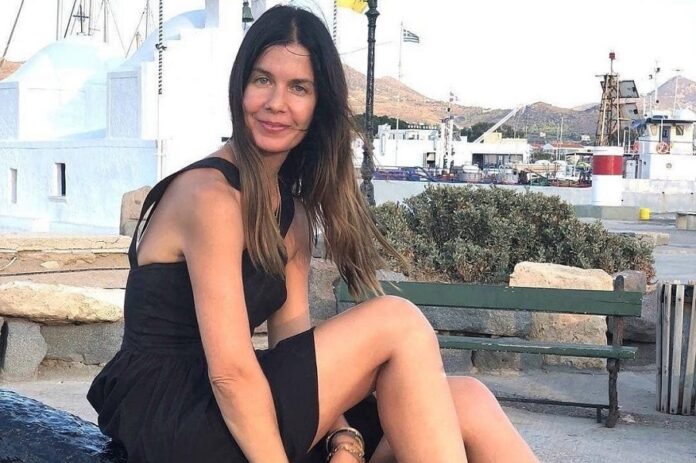 Η Κατερίνα Μουτσάτσου βάπτισε το γιο της στην Αίγινα (φωτο)