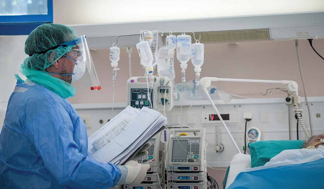 Τέταρτο κύμα «τρόμου» - Τζανάκης: «Οι ανεμβολίαστοι θα κολλήσουν σχεδόν όλοι»