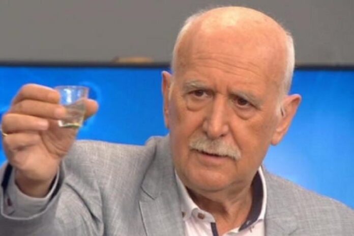 Το 30ο φινάλε εκπομπής για τον Παπαδάκη - Το γιόρτασε με τσίπουρα on air (video)