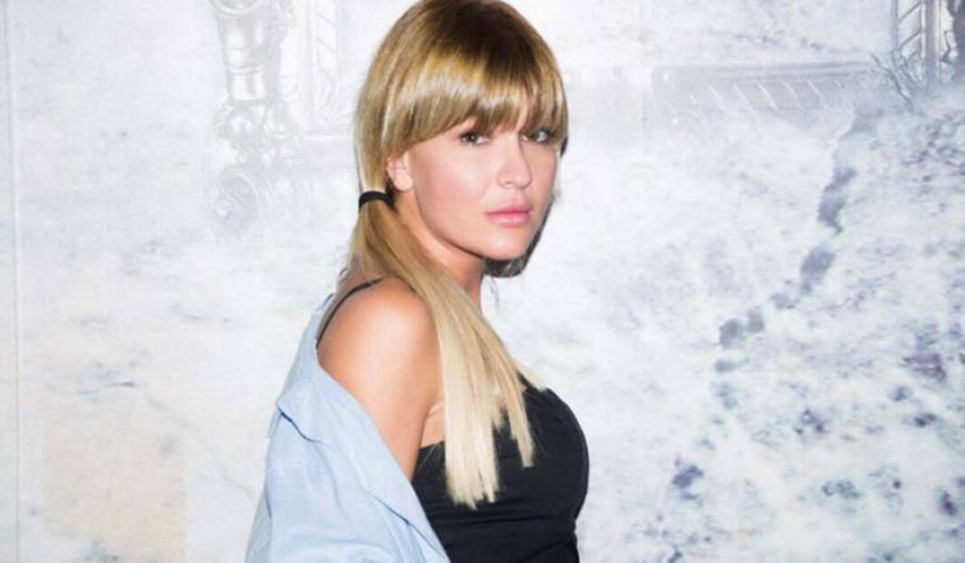 Η πρώην Playmate Ελευθερία Πατρικαρέα σε σπάνια δημόσια εμφάνιση