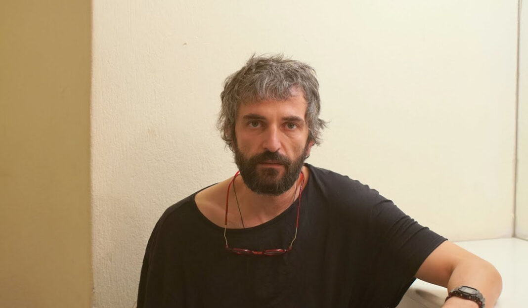 Άρης Σερβετάλης: «Ξεκίνησα να πιστεύω στον Θεό σε μια δύσκολη στιγμή της ζωής μου» (video)
