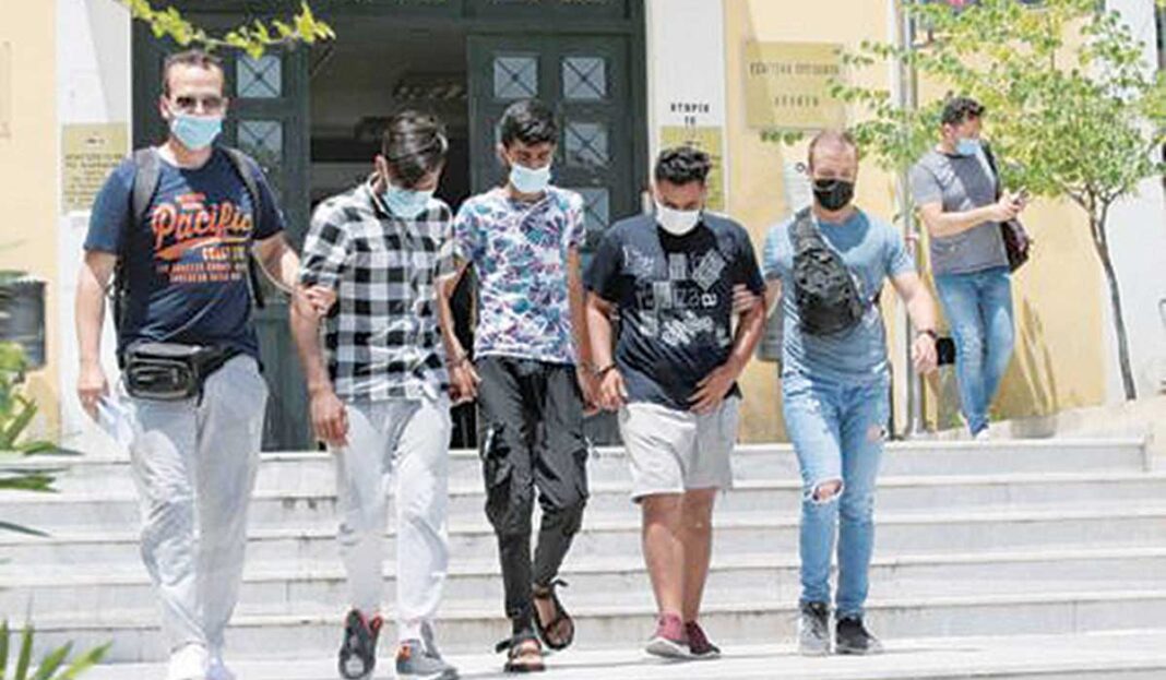 Κυνηγητό για το «τέρας» της Ομόνοιας