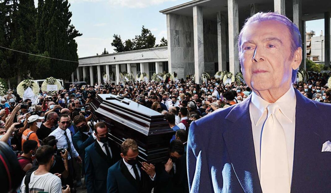 Απλός κόσμος και επώνυμοι αποχαιρέτησαν τον Τόλη Βοσκόπουλο - Όσα δεν έδειξε η TV