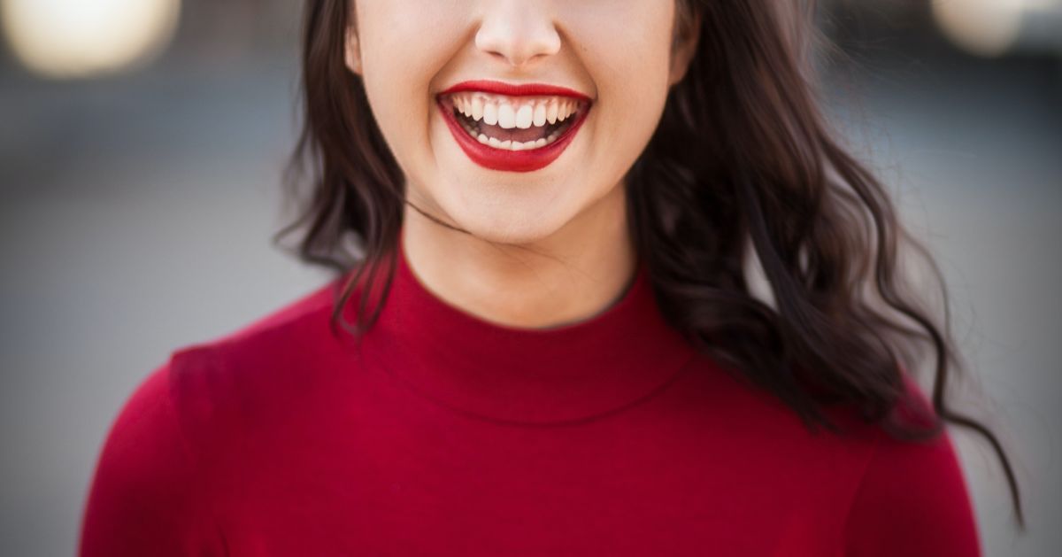 Λεύκανση δοντιών: Τι πρέπει να γνωρίζετε προτού την κάνετε