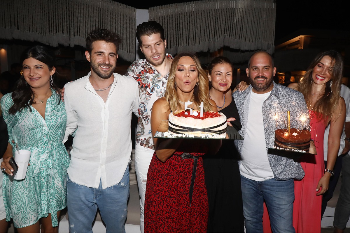 Η Έλλη Κοκκίνου γιόρτασε τα 51α της γενέθλια με αγαπημένα της πρόσωπα