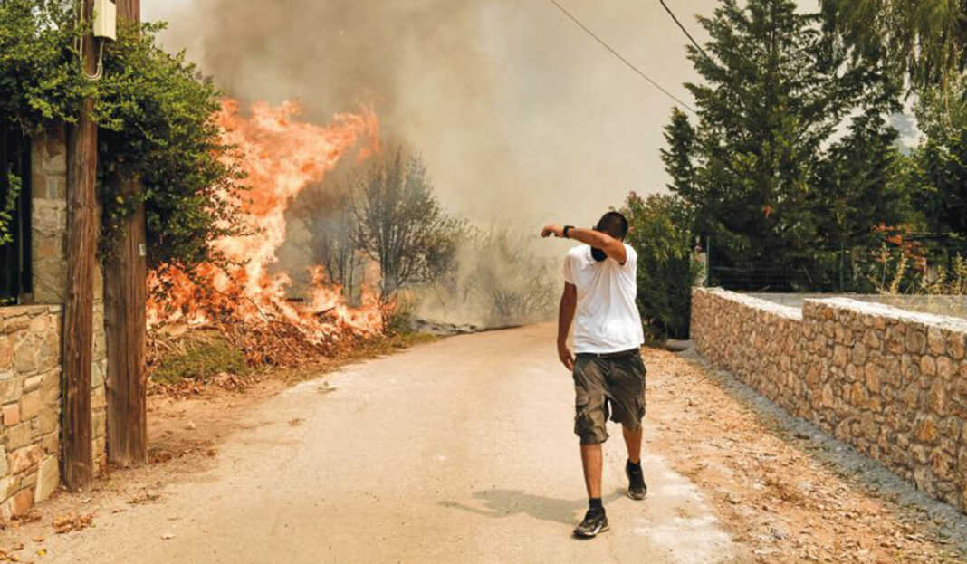 Ξεχειλίζει η οργή και η αγανάκτηση των κατοίκων σε Αφίδνες και Ιπποκράτειο Πολιτεία: «Σώσαμε και πυροσβέστες»