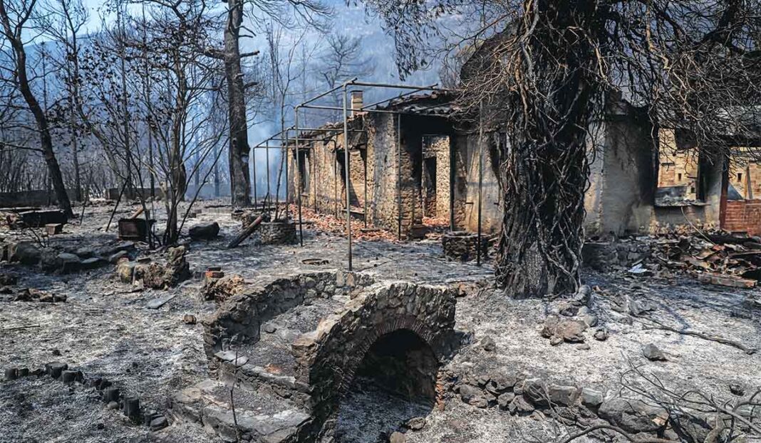 Θρίλερ στα Βίλια! Οι φλόγες άγγιξαν τα πρώτα σπίτια της κωμόπολης!