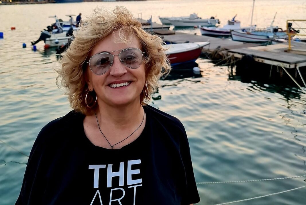 Στη Χίο η Υρώ Μανέ – Ο χορός της στο λιμάνι (φωτο - video)