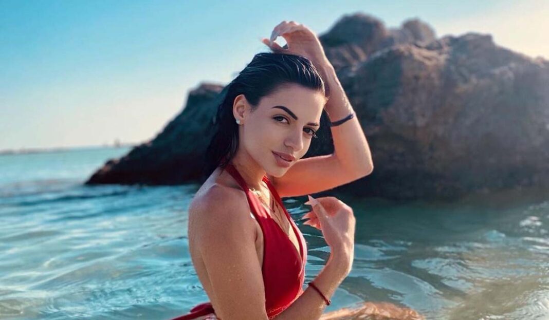 Η Αντζελίνα του «Bachelor» «φλερτάρει» με τη νευρική ανορεξία - Έχασε 20 κιλά