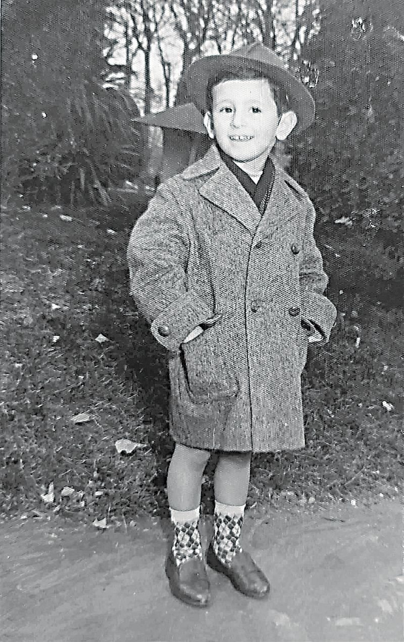 f5 Το 1959 με παλτουδάκι ραμμένο από τη μητέρα του ηθοποιού