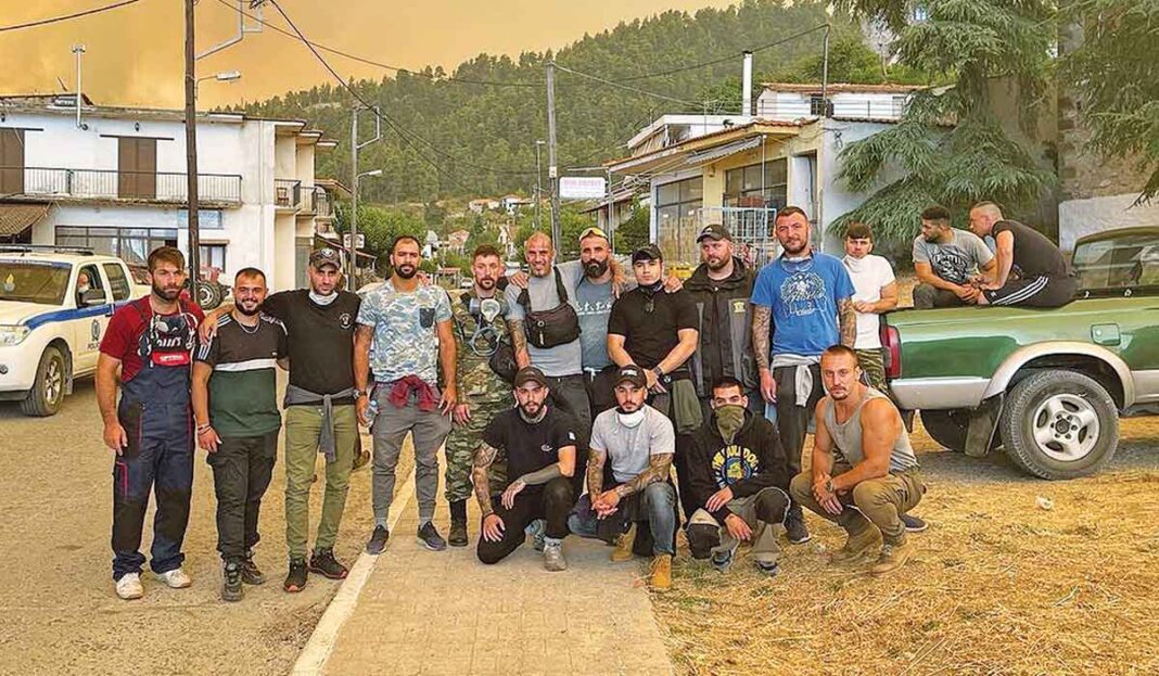 Οι ήρωες που πάλεψαν με τις φλόγες: «Ήμασταν τρεις μέρες άυπνοι, χωρίς φαγητό! Νερό πίναμε από τις μάνικες»