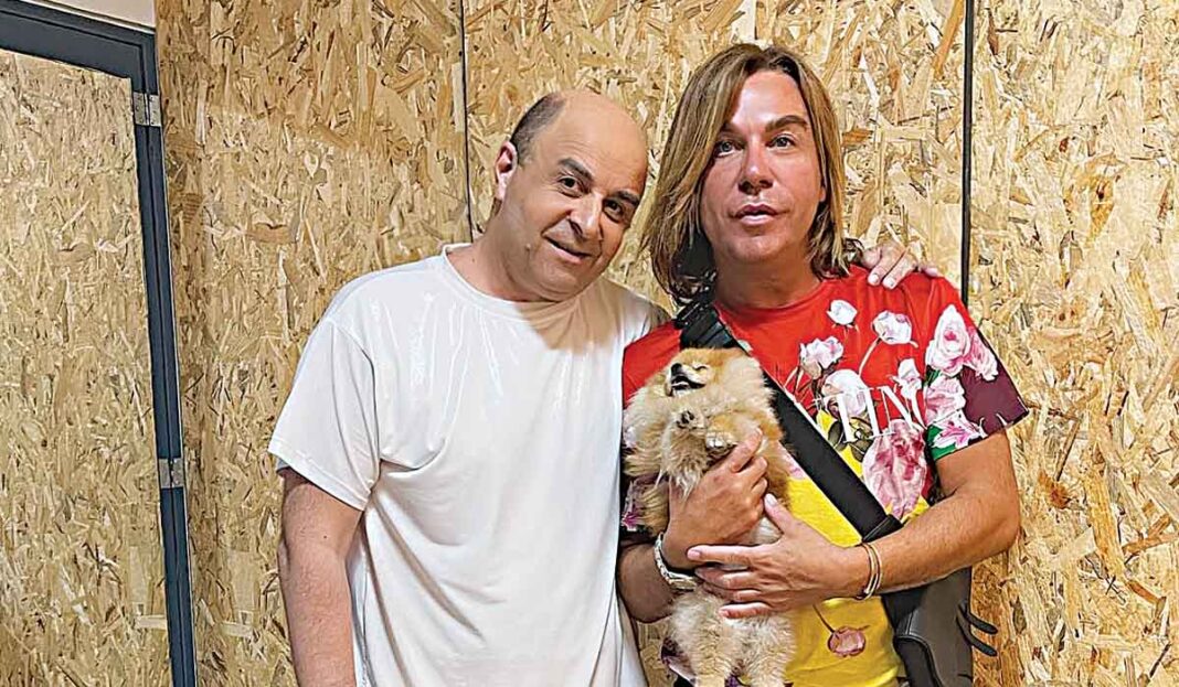 Σε παράσταση του Σεφερλή ο Τρύφωνας Σαμαράς με την «κόρη» του