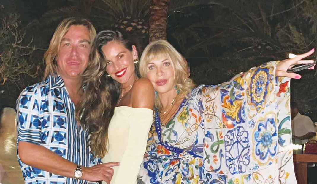 Αχώριστοι ο Τρύφωνας και το top model Ιζαμπέλ Γκουλάρτ που γνώρισε στη Μύκονο