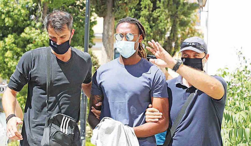 Χειροπέδες στον άσο του Ολυμπιακού Ρούμπεν Σεμέδο για τον βιασμό 17χρονης