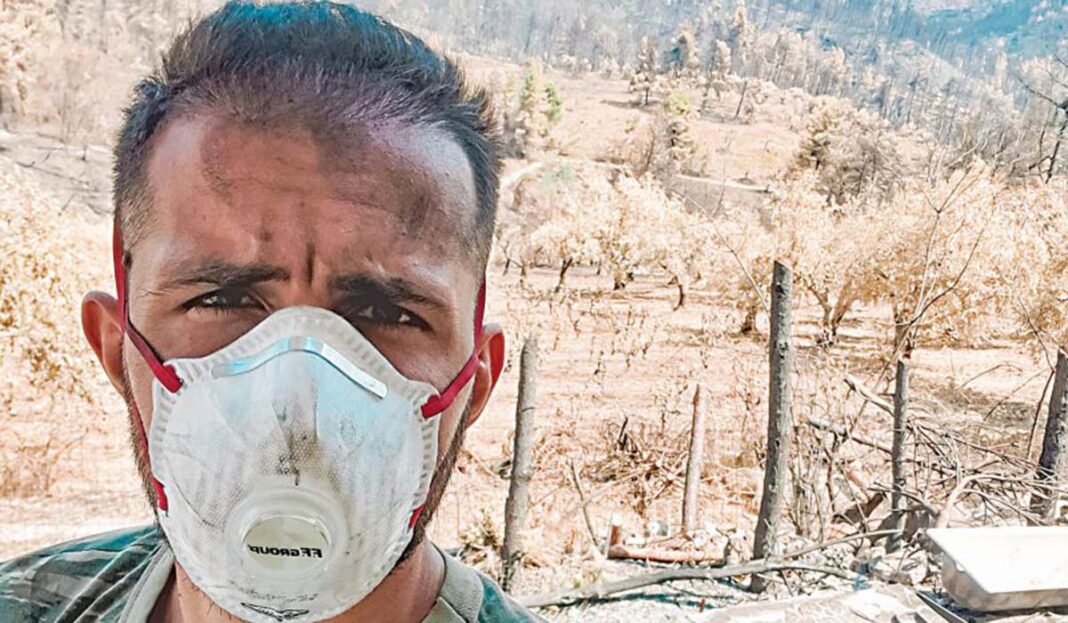 Ο τραγουδιστής Σταύρος Κρητικός, με δική του πρωτοβουλία, βρέθηκε στην «πληγωμένη» βόρεια Εύβοια