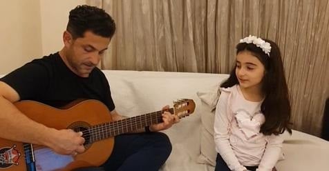 Με την κόρη του την Μαρία τραγουδούν μαζί