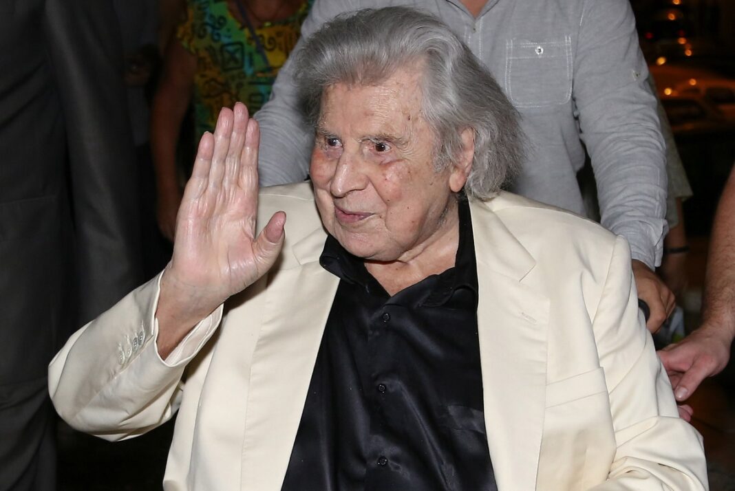 Η επιστολή του Μίκη Θεοδωράκη με την επιθυμία του να ταφεί στα Χανιά