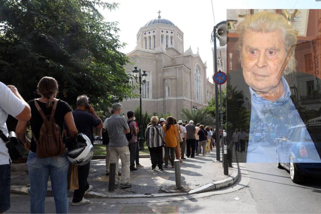 Μίκης Θεοδωράκη - Συνεχίζεται το λαϊκό προσκύνημα για τρίτη ημέρα
