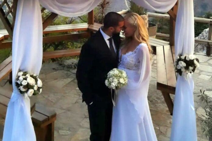 Η εγκυμονούσα Τζούλια Νόβα παντρεύτηκε (video)