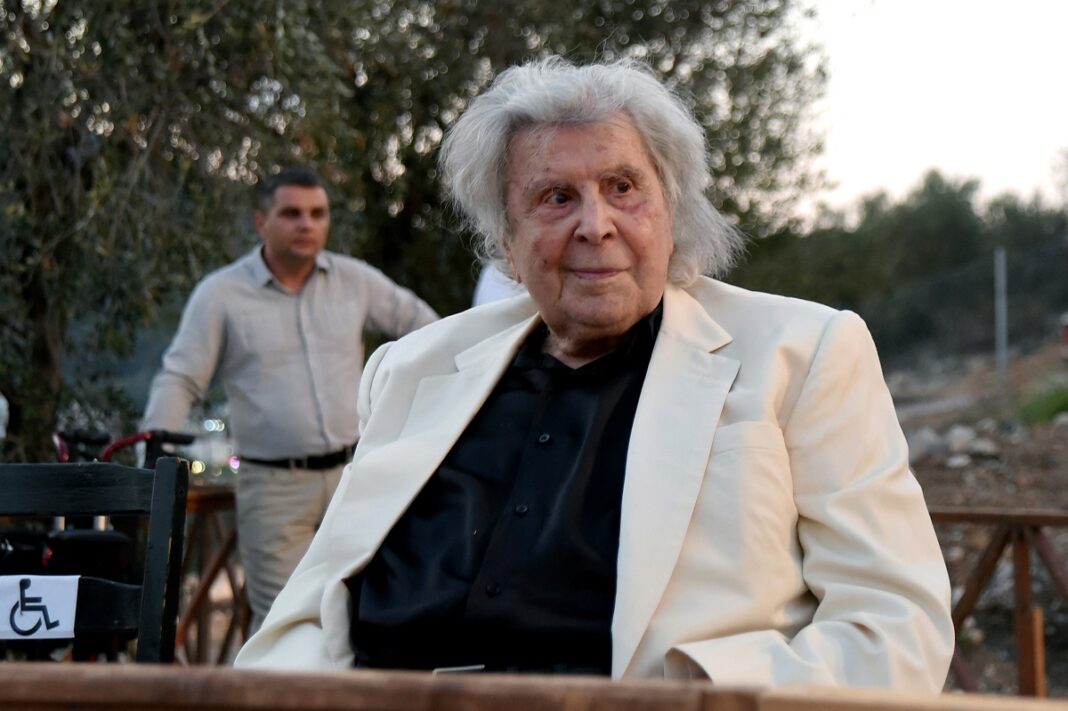«Επίθεση» από τη Μητρόπολη Πειραιώς στον Θεοδωράκη – Έξαλλη η κόρη του, Μαργαρίτα