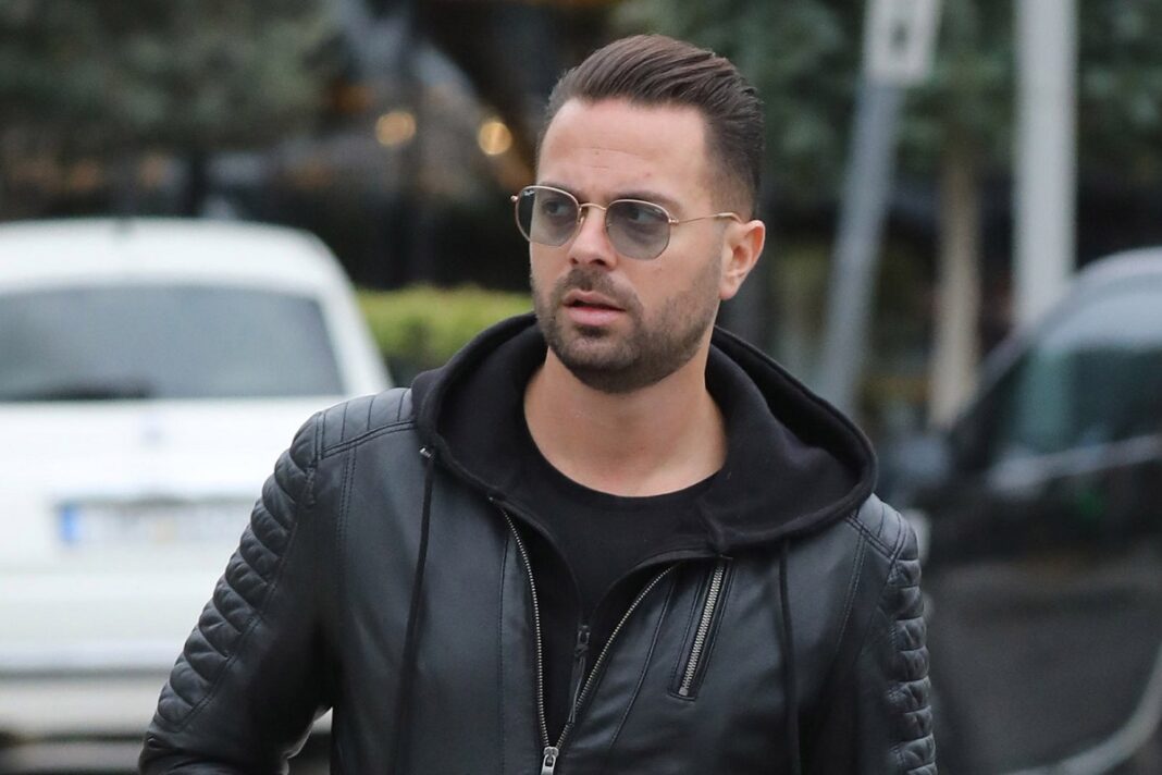 Ο Ηλίας Βρεττός μπήκε στο νοσοκομείο – Το μήνυμά του