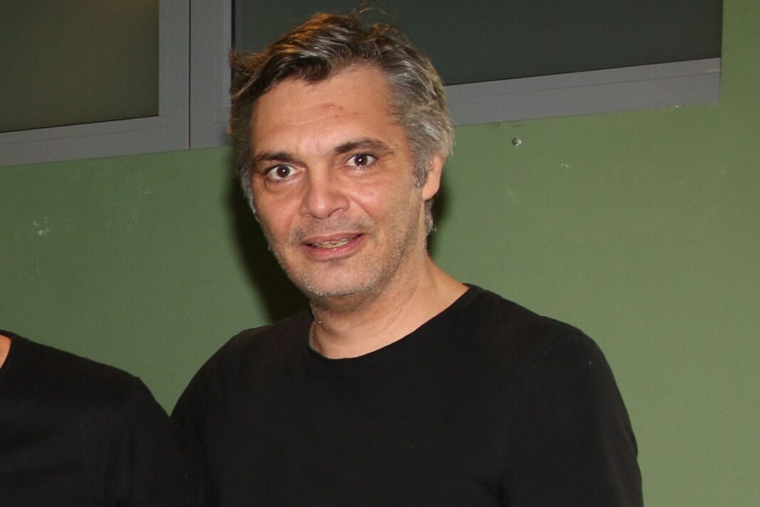 Αγνώριστος ο Άλκης Κούρκουλος με το νέο του λουκ