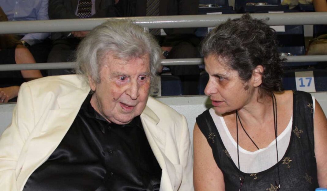 Μίκης Θεοδωράκης: «Έφυγε» χωρίς να προλάβουν τα παιδιά του να του σφίξουν τελευταία φορά το χέρι 